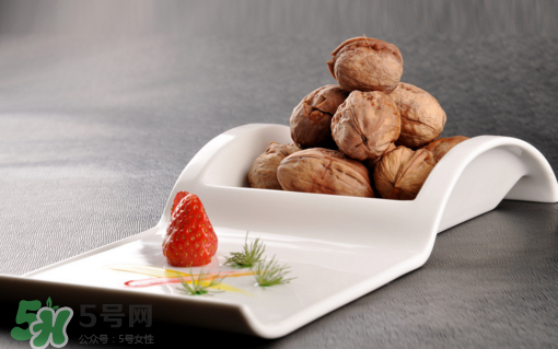 核桃可以空腹吃嗎？核桃飯前吃好還是飯后吃好？