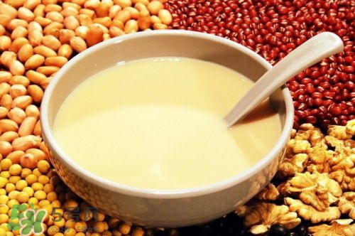 核桃打豆?jié){營養(yǎng)會流失嗎？核桃和什么一起打豆?jié){？