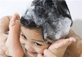 去屑洗發(fā)水真的能去屑嗎？自然晾干頭發(fā)好不好？