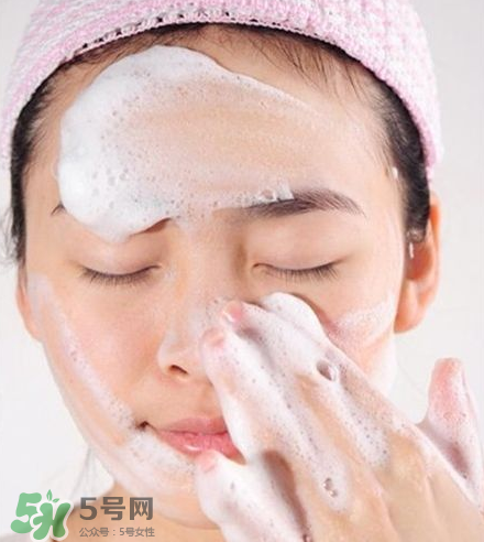 正確卸妝手法你做對(duì)了嗎？錯(cuò)誤卸妝手法須知