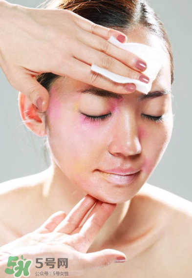 不同膚質(zhì)適合什么樣的卸妝產(chǎn)品？配合按摩會卸得更干凈嗎?