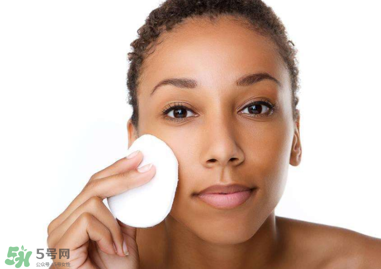 不同膚質(zhì)適合什么樣的卸妝產(chǎn)品？配合按摩會卸得更干凈嗎?