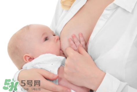 母乳寶寶一天大便幾次正常？母乳寶寶排便情況介紹