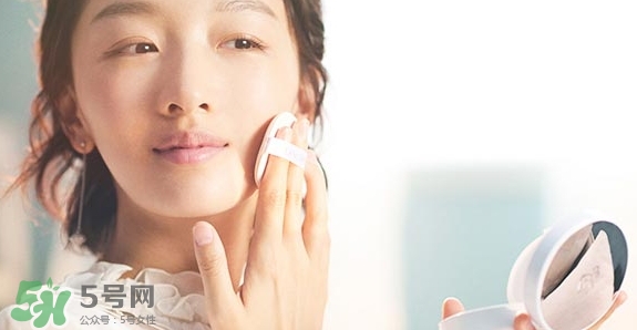 蘭蔻小粉盒氣墊和ysl氣墊對比 蘭蔻小粉盒氣墊和ysl氣墊對比