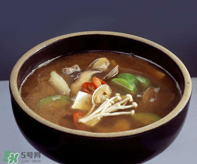 燉湯時(shí)間是不是越長(zhǎng)越好？湯里營(yíng)養(yǎng)多嗎？