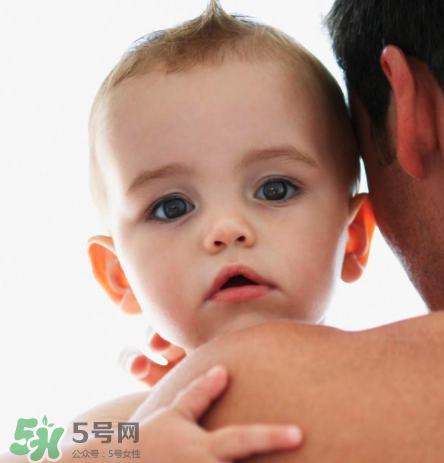 寶寶打嗝的原因  寶寶通常為什么打嗝？