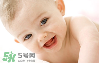 寶寶打嗝的原因  寶寶通常為什么打嗝？