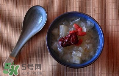 雪蛤能和銀耳一起燉嗎？雪蛤銀耳羹怎么做？