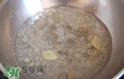 雪蛤能和銀耳一起燉嗎？雪蛤銀耳羹怎么做？