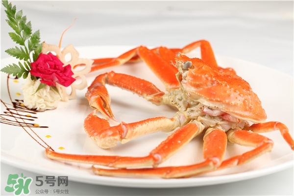 吃螃蟹用什么醋好 吃螃蟹蘸醋還是醬油 吃螃蟹用什么醋好 吃螃蟹蘸醋還是醬油