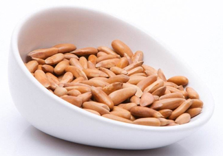 松子不能和什么一起吃？松子什么人不能吃