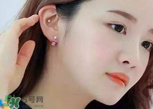 新打耳洞什么時候可以轉(zhuǎn)？打耳洞哪里打比較好