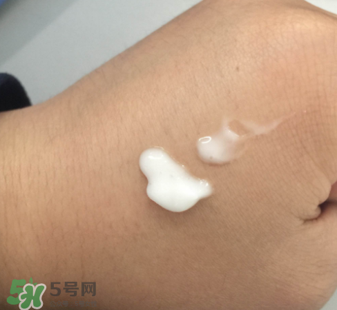 自然堂雪域乳液適合什么年紀(jì)的人使用 自然堂雪域乳液適合什么年紀(jì)的人使用