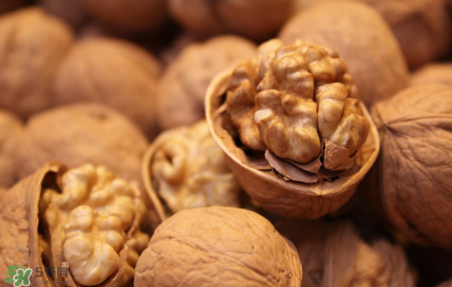 核桃的主要品類有哪些？怎樣正確吃核桃？