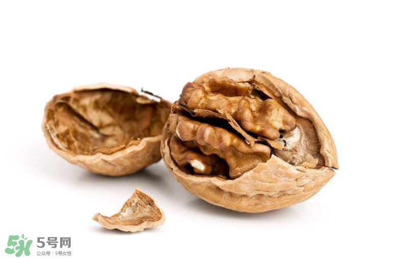 核桃對人體的四大功效是什么？核桃皮泡水有什么功效？