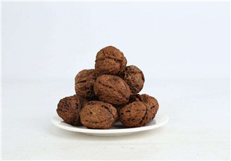 核桃對人體的四大功效是什么？核桃皮泡水有什么功效？