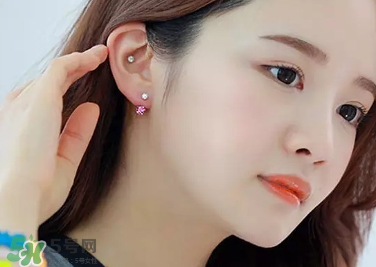 耳洞打什么位置好看？打耳洞痛不痛？