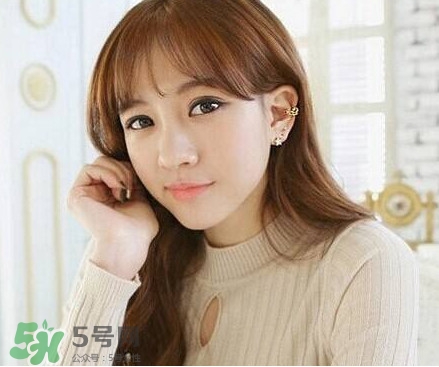 新打耳洞戴什么材質(zhì)的耳釘好？打耳洞用什么消毒最好