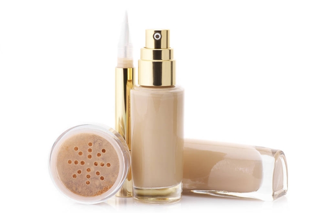 粉底液和散粉的區(qū)別 粉底液和散粉一起用嗎 粉底液和散粉的區(qū)別 粉底液和散粉一起用嗎