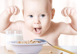 寶寶幾個(gè)月開始補(bǔ)鈣最合適？嬰幼兒幾個(gè)月的時(shí)候吃魚肝油