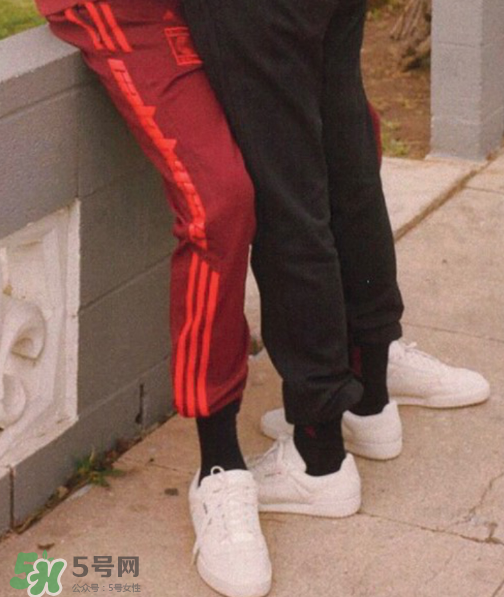 yeezy calabasas運動褲在哪買？yeezy calabasas褲子發(fā)售時間