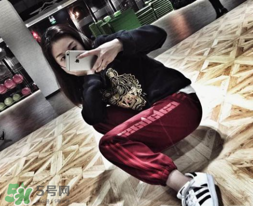 yeezy calabasas運動褲在哪買？yeezy calabasas褲子發(fā)售時間