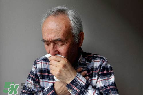 咳嗽不能吃什么東西？咳嗽應(yīng)該補充什么營養(yǎng)素？