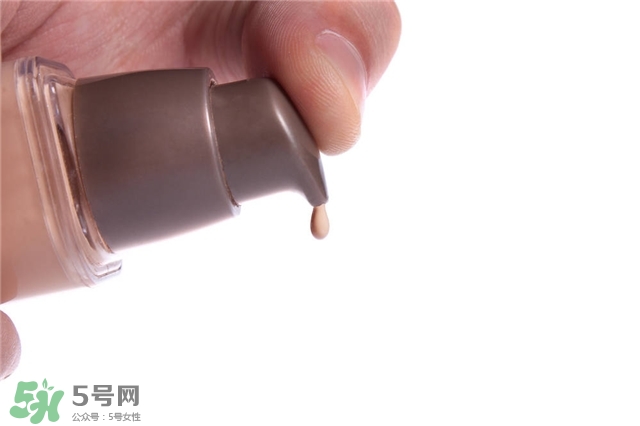 粉底液和cc霜同時用嗎 粉底液和cc霜的先后順序 粉底液和cc霜同時用嗎 粉底液和cc霜的先后順序