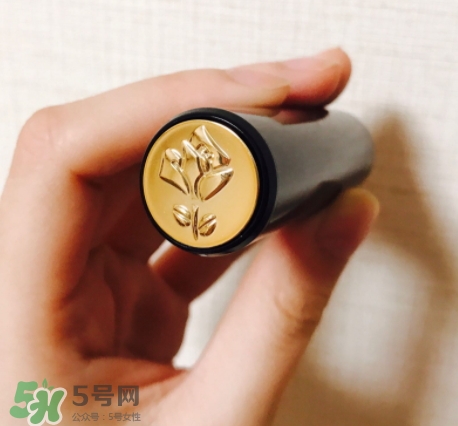 蘭蔻菁純唇膏小紅色是什么顏色？蘭蔻小紅色好看嗎