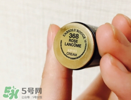 蘭蔻菁純唇膏小紅色是什么顏色？蘭蔻小紅色好看嗎