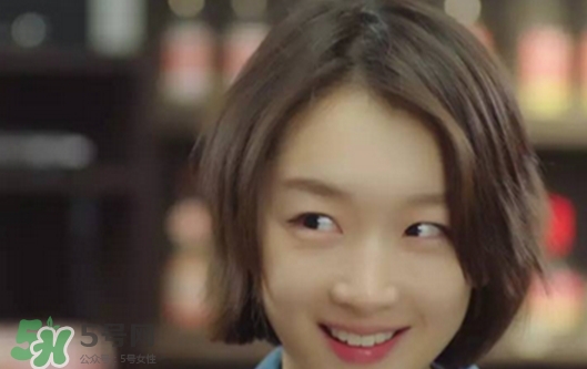 蘭蔻菁純唇膏小紅色是什么顏色？蘭蔻小紅色好看嗎