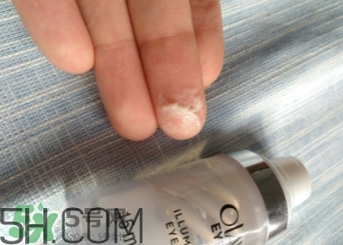 olay亮眼明眸雙旋眼霜怎么用？olay雙旋眼霜使用方法