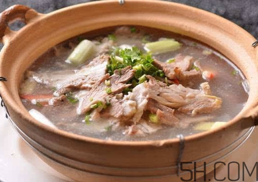 牛骨頭湯要放哪些食材？牛骨頭湯要煮多長時(shí)間