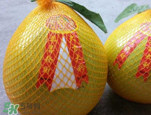 如何區(qū)分紅肉蜜柚真假？吃紅肉蜜柚有什么好處？