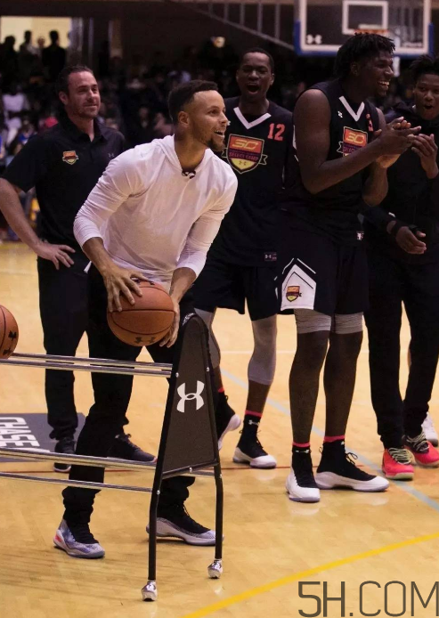 under armour curry 4庫里戰(zhàn)靴中國別注版實物什么樣？