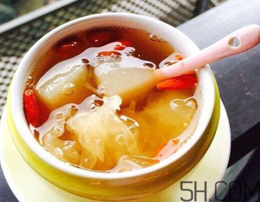 冰糖雪梨可以放紅棗嗎？冰糖雪梨可以放枸杞嗎？