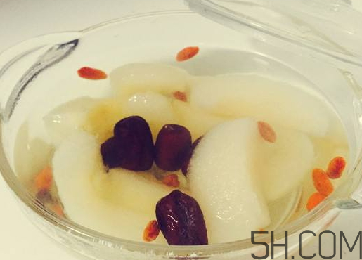 冰糖雪梨可以放紅棗嗎？冰糖雪梨可以放枸杞嗎？