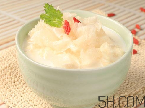 雪梨能和牛奶一起吃嗎？雪梨可以和牛奶榨汁嗎？