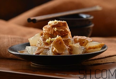 燜子是涼粉嗎？燜子是用什么做的？