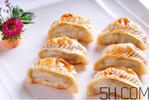 煎餃怎么煎才酥脆好吃？煎餃怎么做好吃？