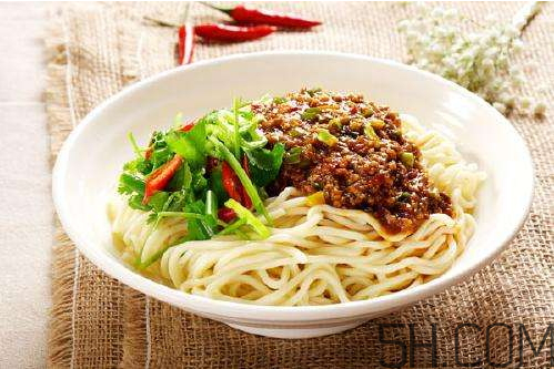 炸醬面可以用豆瓣醬嗎？炸醬面可以用黃豆醬嗎？