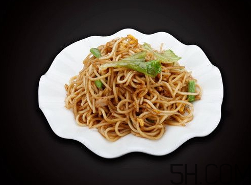 炒面可以隔夜吃嗎？炒面可以放多久？