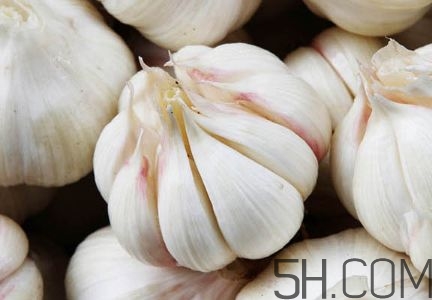 大蒜泡酒可以放冰糖嗎？什么藥酒中可以加冰糖？