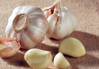 大蒜泡酒治什么病？大蒜泡酒有什么好處？
