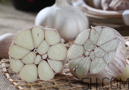 大蒜泡酒治什么??？大蒜泡酒有什么好處？