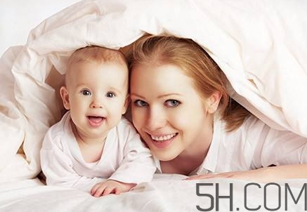 如何給寶寶斷奶？寶媽有妙招