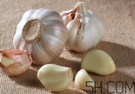 大蒜泡酒治什么?。看笏馀菥朴惺裁春锰?？