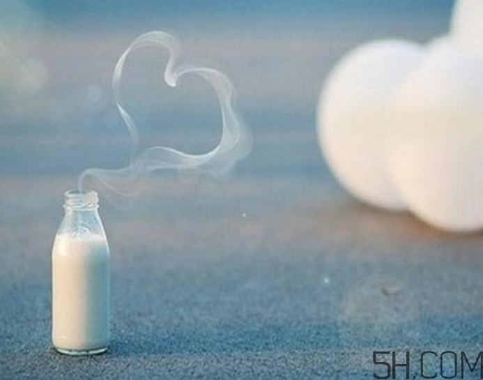 早上空腹喝牛奶好嗎？早上喝牛奶有什么好處？