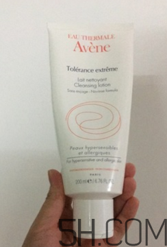 雅漾舒緩特護潔面乳怎么用？使用方法