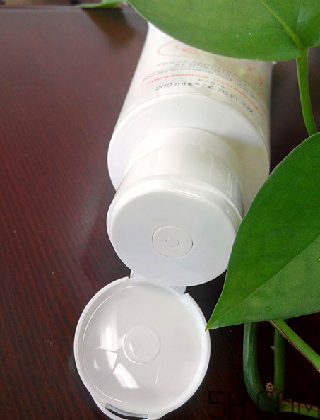 雅漾舒緩特護(hù)潔面乳怎么樣？好用嗎？